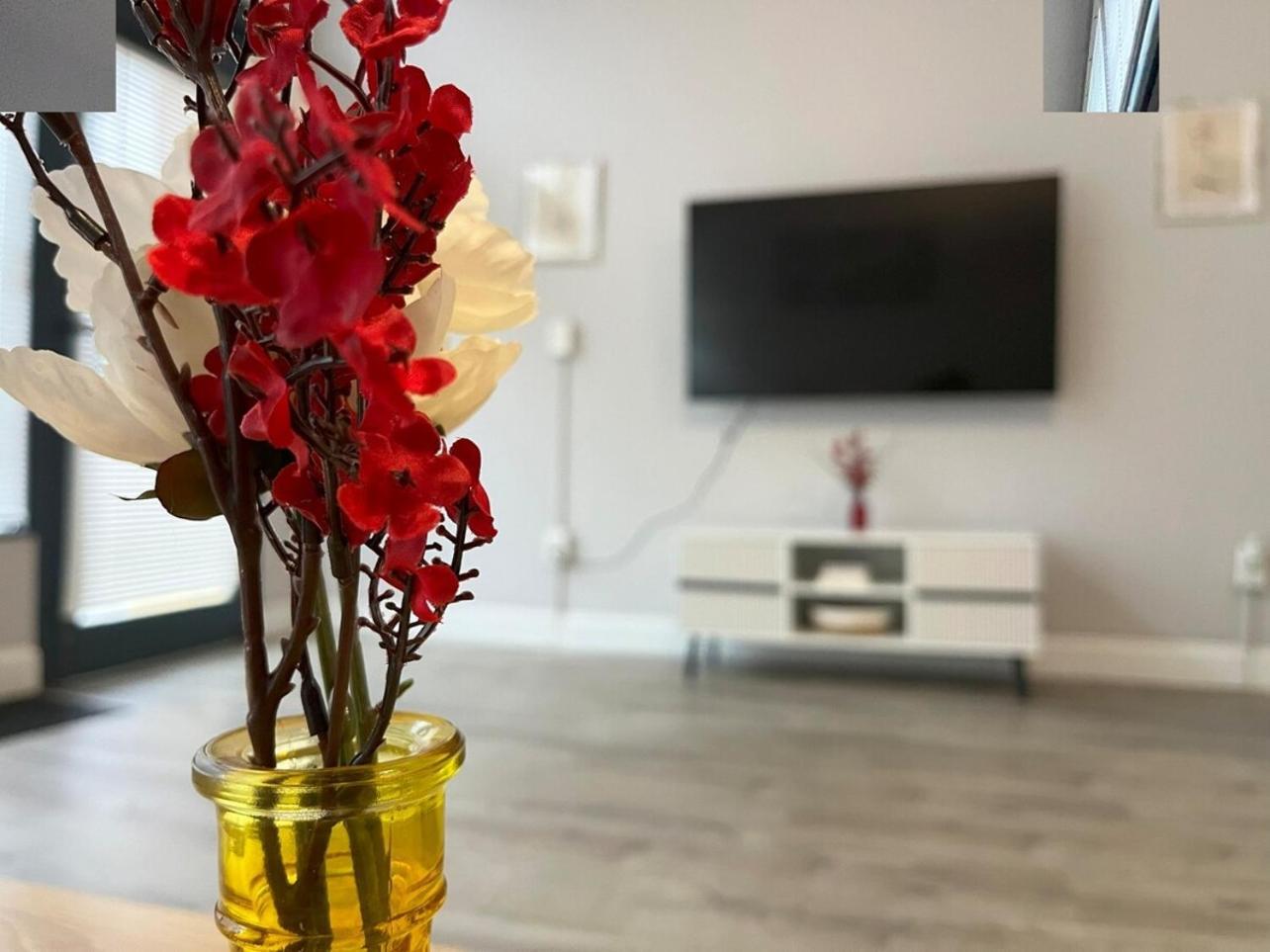 Local Modern Getaway - Ground Floor Daire Cleveland Dış mekan fotoğraf